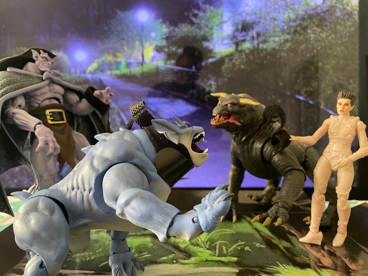 Surreal469's tweet photo. "Oh my gosh! I'm sorry, he's normally very friendly."
#Gargoyles #Goliath #Bronx #Gozer #TerrorDog #CentralPark #NewYork #doghumor #nevergrowup #actionfigures #toys #pethumor #dogownerlife #dogownerproblems #petownerproblems #dogwalk #Ghostbusters @ghostbusters #KeithDavid https://t.co/xAToWgzpVj