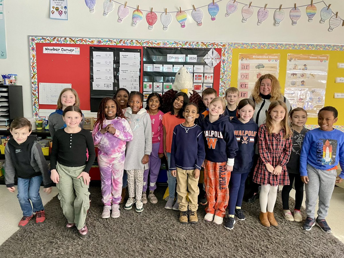 elmstmorsels's tweet image. A special guest came to visit to praise the kids for all their kindness projects this week! See if you can find who it is in this picture…..🦅😊@elmstmorsels