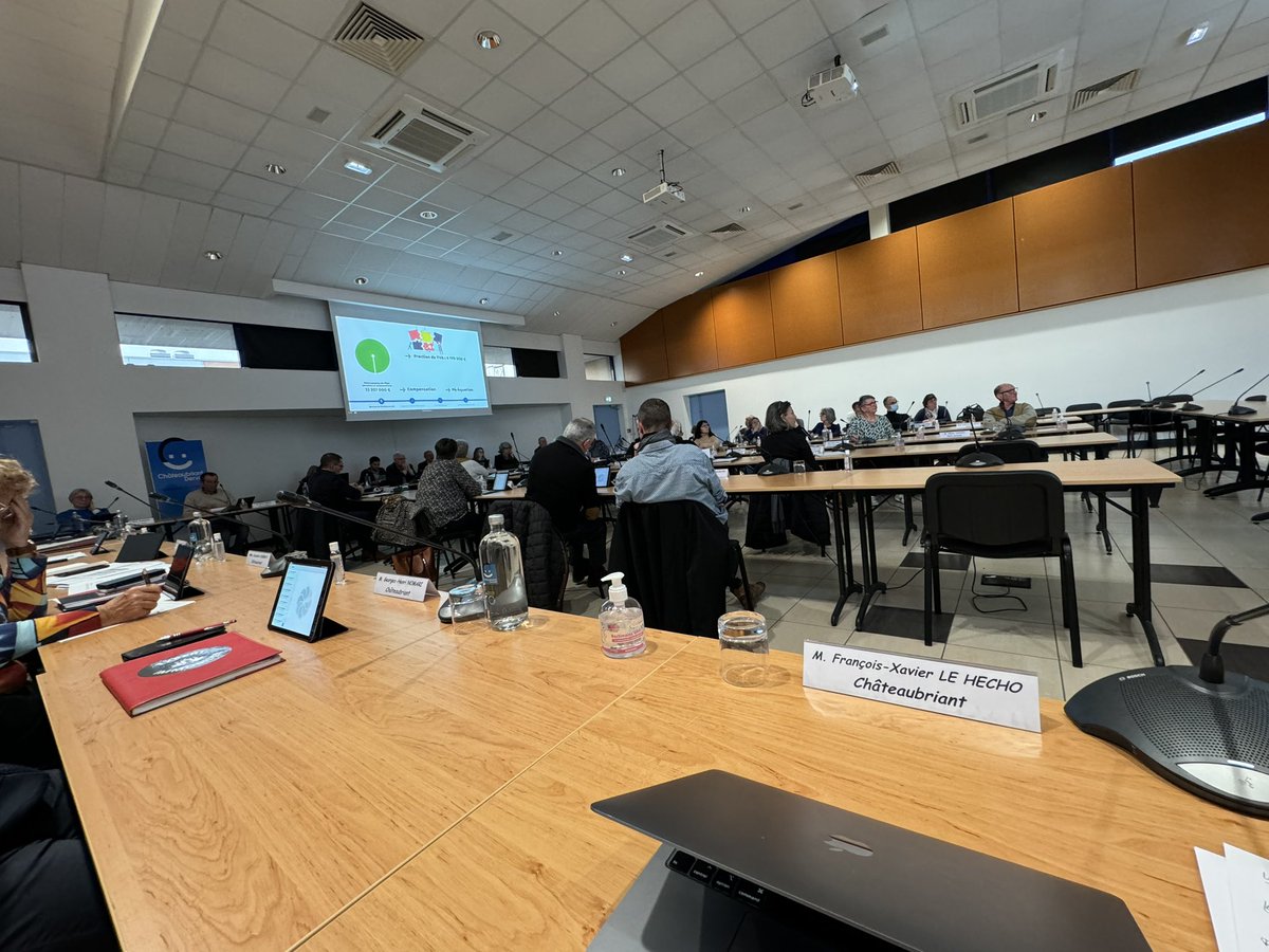 Ce soir nous sommes réunis pour le Conseil communautaire de la Communauté de Communes Châteaubriant-Derval <a href="/ChbtDerval/">Communauté de Communes Châteaubriant Derval</a> 

#Chateaubriant