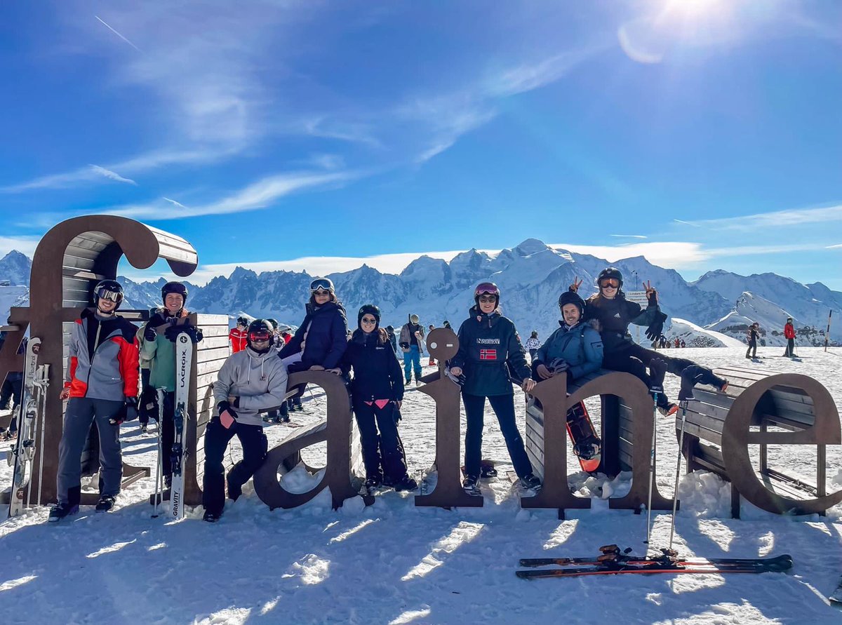 Thinkmarket_'s tweet image. Nos Shifters et Shifteuses ont dévalé les pistes de Flaine lors d'un week-end ski🏂

3 jours qui leur ont permis de partager un bon moment, en profitant de l'air pur de la montagne ⛰️

Envie de nous rejoindre , 👉 lnkd.in/ejccYwXh

#ItsTimeToShift #JoinTheShift #OnRecrute