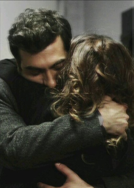 "Eğer senden sonra birine sarılırsam, senin suçun. Affetme kendini."
...