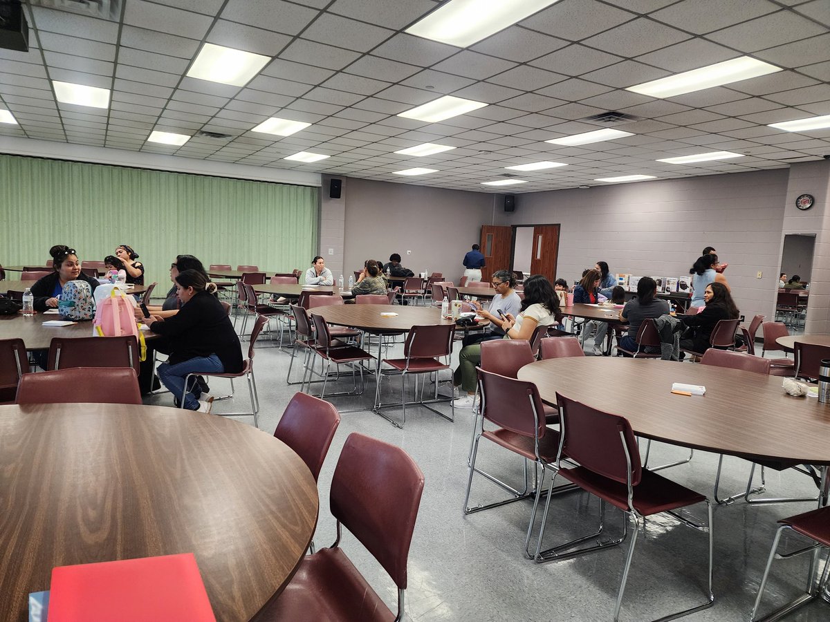 Ely__Godoy's tweet photo. Parent Leadership Academy in session this morning, Diversity &amp; Legal Rights. Our parents learning about their legal rights. @AldineISD @drgoffney @DrFavy @DrZelayaSpeaks @delgadong94 @Aldine_Bil_ESL @MariaRe53304919 #ParentsLeadingOtherParents #SusDerechos #PLA #MyAldine https://t.co/IFyp2YyUPs