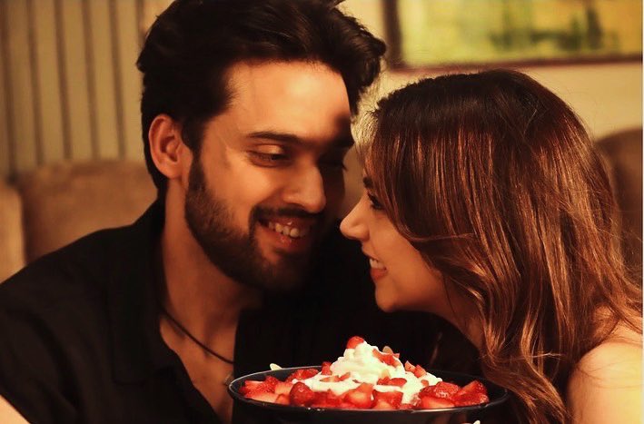 aiishaa_27's tweet image. ooooh, what are these two getting up to?! ❤️‍🔥🥵💣

#NitiTaylor #NandiniMurthy #MaNan #MaNanHacked