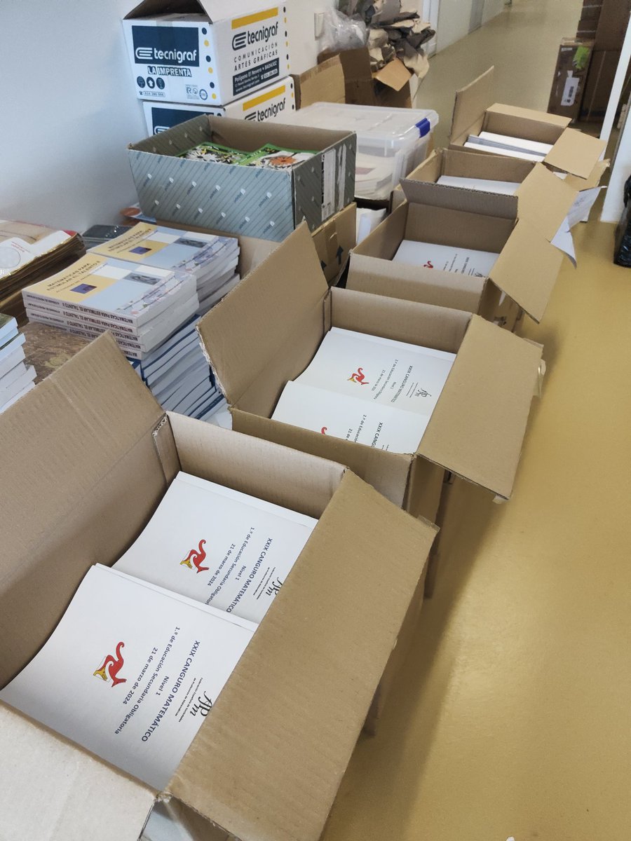 carrillo_ag's tweet photo. Preparando el material del Canguro matemático para enviar a los centros, convocado por la @fespm_es https://t.co/k3daMEJgfT