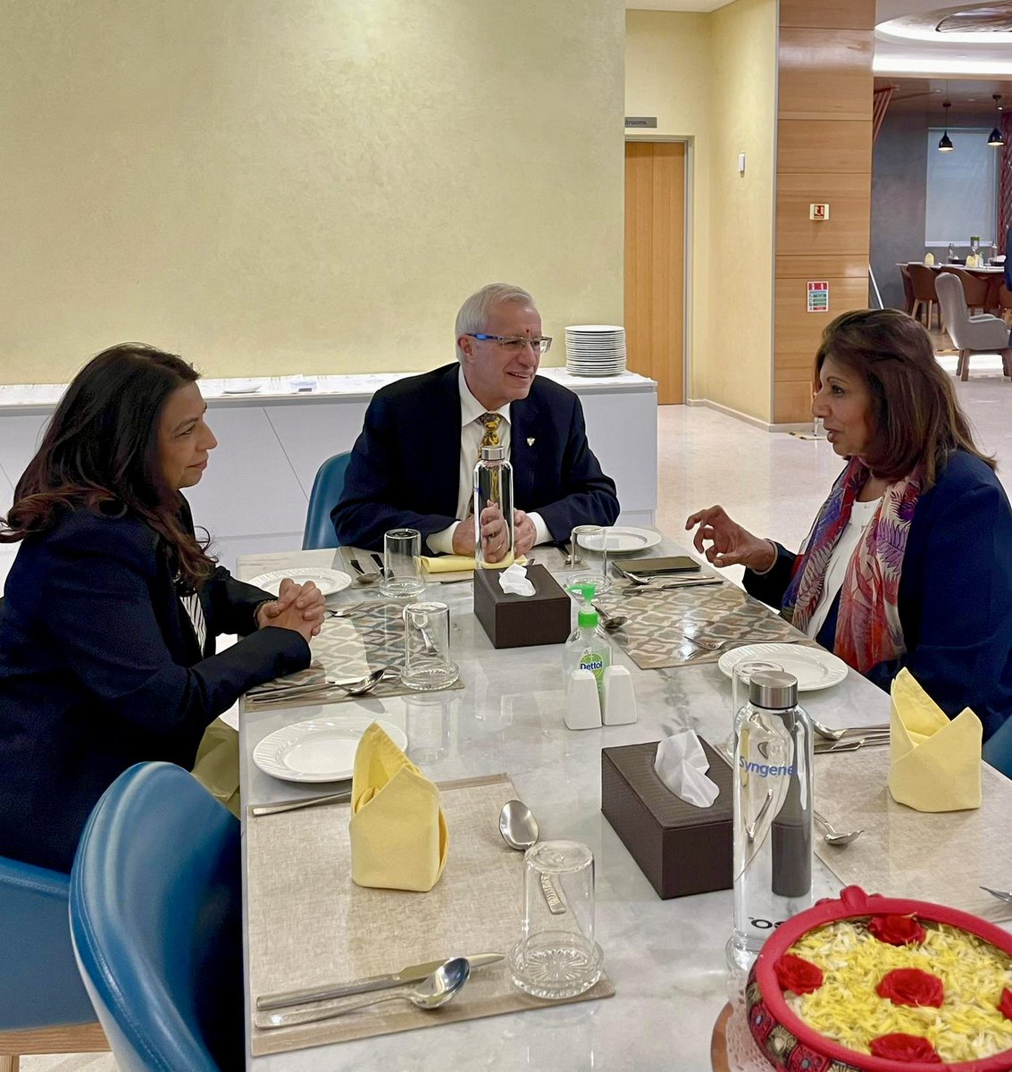 VictorFedeli's tweet photo. Enjoyed meeting with @Bioconlimited’s Executive Chairperson Kiran Mazumdar-Shaw to promote our world-class life sciences &amp; R&amp;D ecosystem.
 
Ontario is home to Canada’s largest #lifesciences sector, with $3B+ recently invested by global biomanufacturers. https://t.co/Sg49sariwC