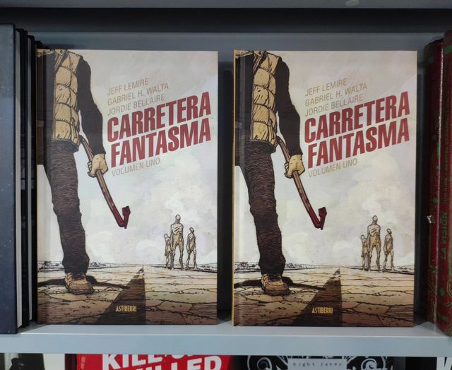 GenXFuenlabrada's tweet photo. Ya tenemos en nuestras estanterías el nuevo trabajo de Jeff Lemire y @ghwalta , Carretera Fantasma. Fantasía, terror de serie B y algo de Mad Max, se unen en esta magnífica obra que no os debéis perder. Como siempre, estupendamente editado por @Astiberri. https://t.co/xFu4oabxXy