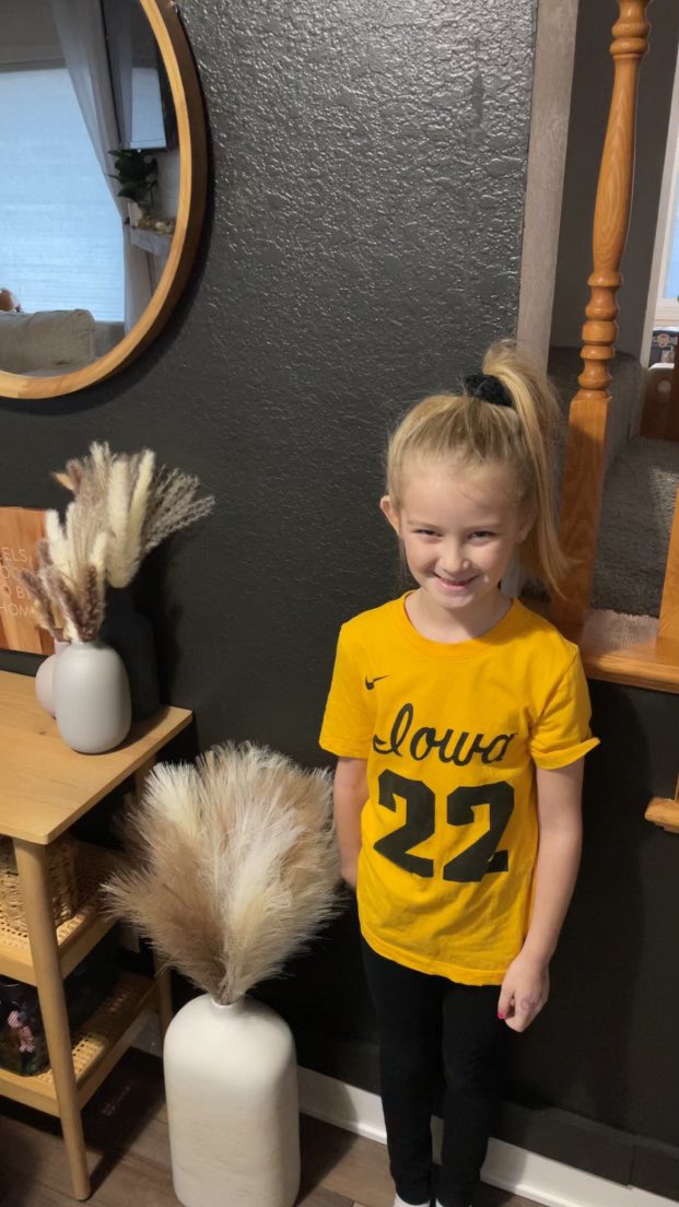 bracednh's tweet photo. Kaelyn’s ready to watch history tonight! I’m thankful we have so many great role models for my daughters to look up to. @CaitlinClark22, @DnhGirlsBball, and so many others. https://t.co/hSaDbEfVMN