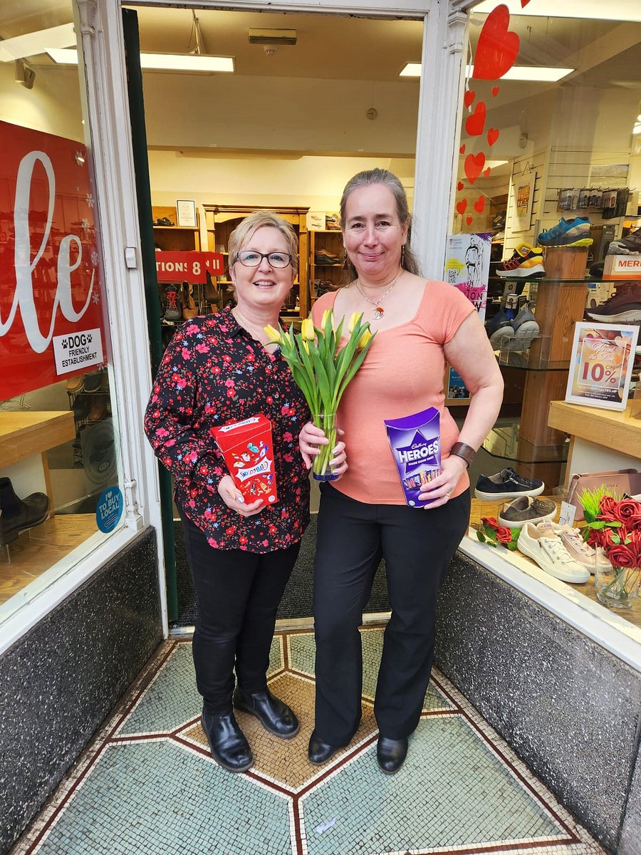Spotted in the Worcester News  - shoe store marking Random Acts of Kindness Day by treating customers! worcesternews.co.uk/news/24117182.… #RAKDay #RAKWeek #RandomActofKindness #Worcester #worcestershire #WorcestershireHour #HEREFORDSHIRE