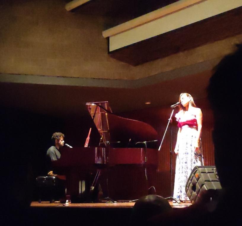 Miguell_817's tweet photo. La música, literalmente, me ha salvado la vida. Proporciona compañía cuando no la hay, comprensión dónde hay confusión, consuelo dónde hay angustia y energía pura y no contaminada donde hay una cáscara hueca de quiebres y fatiga. https://t.co/8oPUm4Co4y
