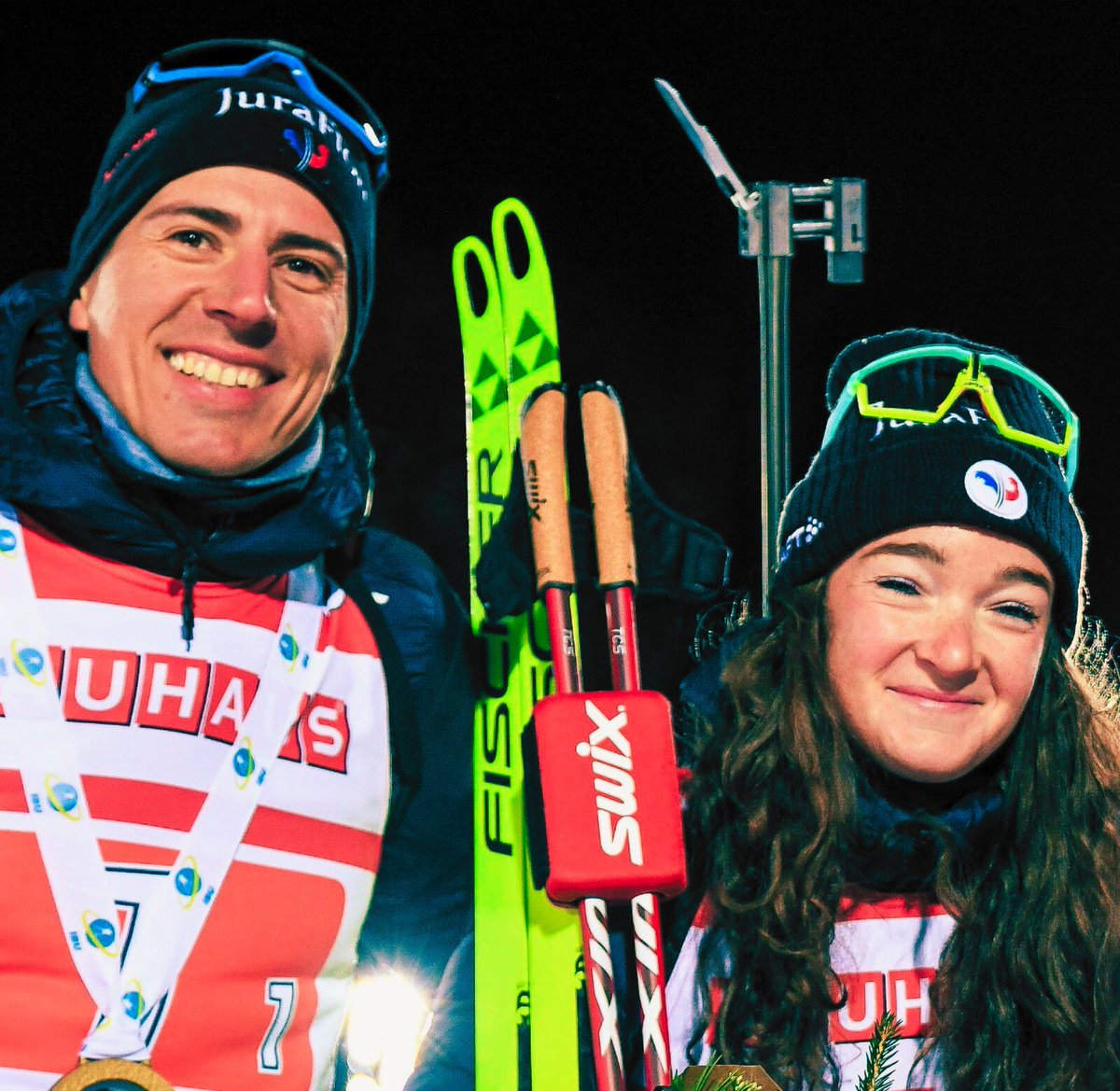 🇫🇷 CHAMPIONS DU MONDE ❤️ 🥇 Quentin Fillon-Maillet 🥇 Lou Jeanmonnot Magnifique relais mixte de nos tricolores 👑