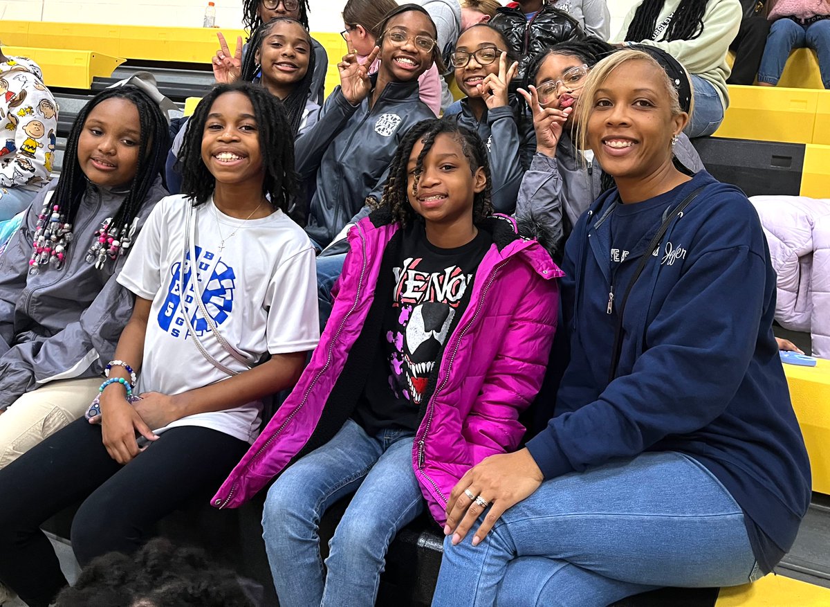 Central High’s student-athletes recently teamed up with students from Barrington Elementary to mentor and encourage the next generation of student-athletes in the Hazelwood School District.

Click here the link to read about this mentorship: hazelwoodschools.org/site/default.a…