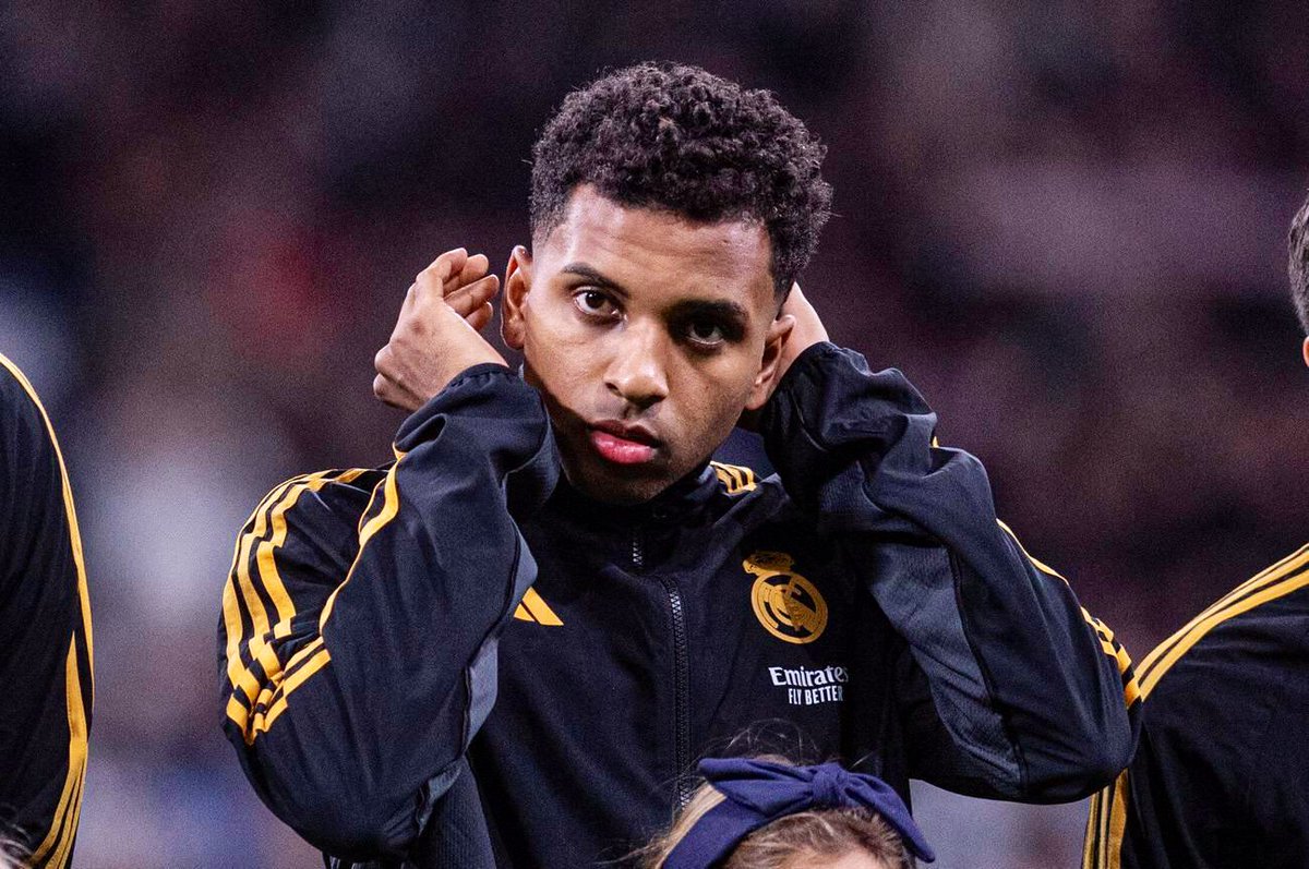 EncrrKala_'s tweet image. Absolument personne pourra me faire croire que cet homme perdra sa place si l'autre arrive