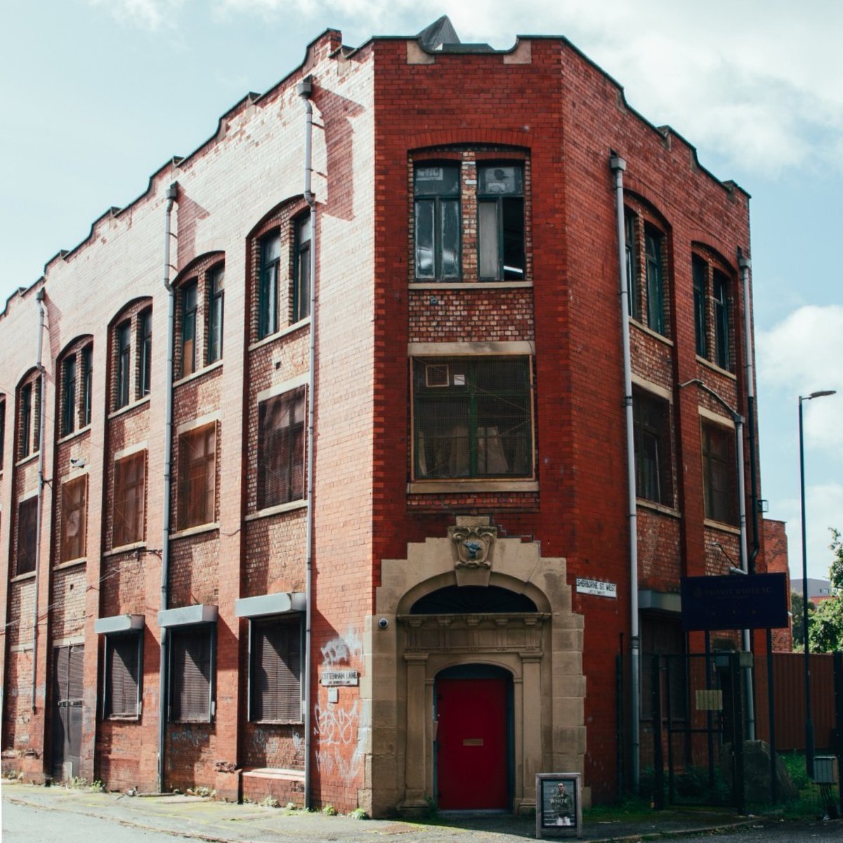 Details of The Private White V.C. Bentley Bentayga 🇬🇧

A silhouette of ‘Cottenham House’, the Private White V.C. factory built in 1853, overlaid onto wood veneered passenger fascia.
