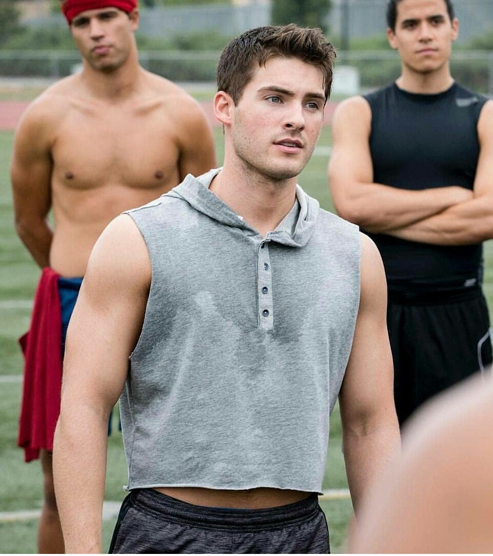 good morning nerds, he's feeling extra horny today. someone touch him.