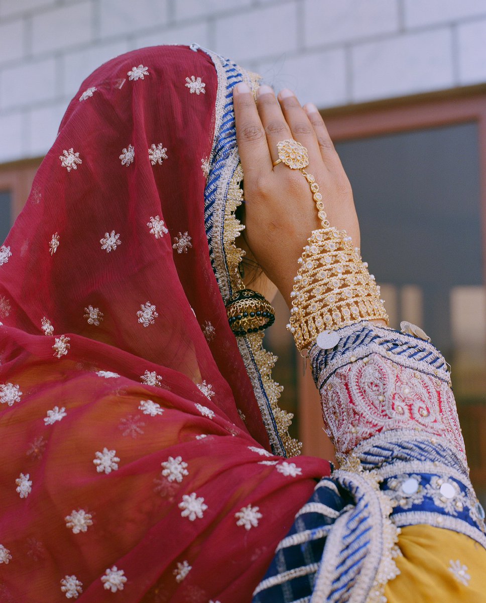 ramenrams's tweet image. My first sneaker campaign, AJ1 White &amp;amp; Gold. An homage to brown women.