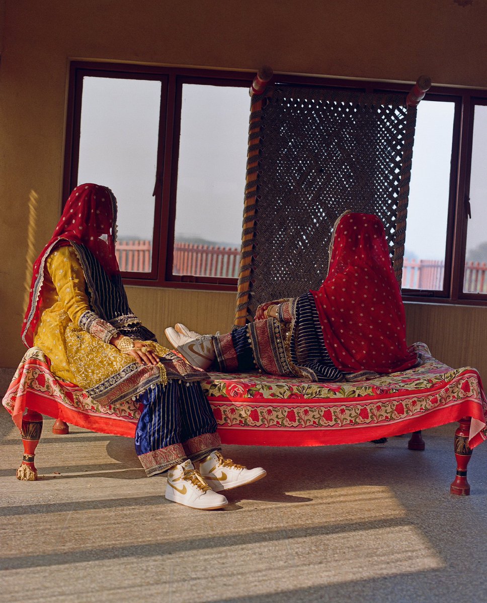 ramenrams's tweet image. My first sneaker campaign, AJ1 White &amp;amp; Gold. An homage to brown women.