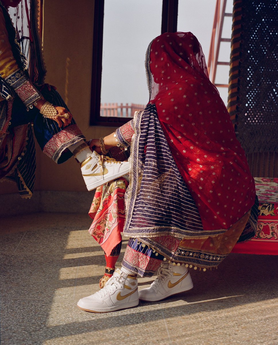 ramenrams's tweet image. My first sneaker campaign, AJ1 White &amp;amp; Gold. An homage to brown women.