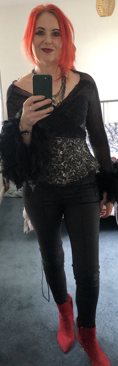Racoonfeet's tweet image. I’m off out on Saturday! Vampires of rock ! Tried my outfit out today . As I’m informed “ We are going for it “ 
6 going out I know 2 of them ! Think there will be lots of drinks 🍹 🥂🍷🍺Not been out for ages ! . #FakeGoth #OutOut