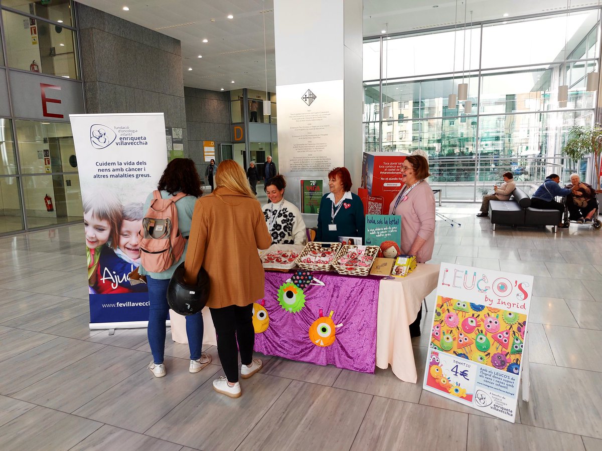 Avui, per al #DiaMundialdelCàncerInfantil, hem tingut les taules informatives de <a href="/FEVillavecchia/">Fundació Villavecchia</a> amb el suport de <a href="/LeucosbyIngrid/">LEUCO’S</a> Mirem al futur amb empatia i determinació. Demostrem que junts som més forts.💗 #MésEmpatia #MésComunitat