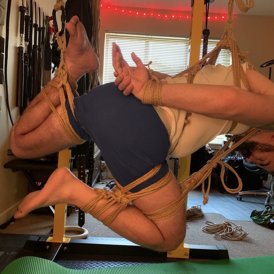 CharlieBravoSEA's tweet photo. I recently had the pleasure of meeting Prince of Compersia — and, well, you can see what happened next.

When you’re meeting a new rope rigger, who settles for handshakes anymore? 🤣 

Thanks so much for letting me model for you! I had a blast!!

(🪢 &amp; 📸: @nrerollins) https://t.co/E9wP3vwcio