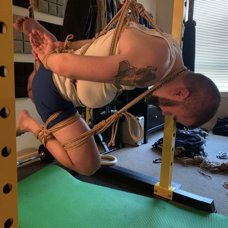 CharlieBravoSEA's tweet photo. I recently had the pleasure of meeting Prince of Compersia — and, well, you can see what happened next.

When you’re meeting a new rope rigger, who settles for handshakes anymore? 🤣 

Thanks so much for letting me model for you! I had a blast!!

(🪢 &amp; 📸: @nrerollins) https://t.co/E9wP3vwcio
