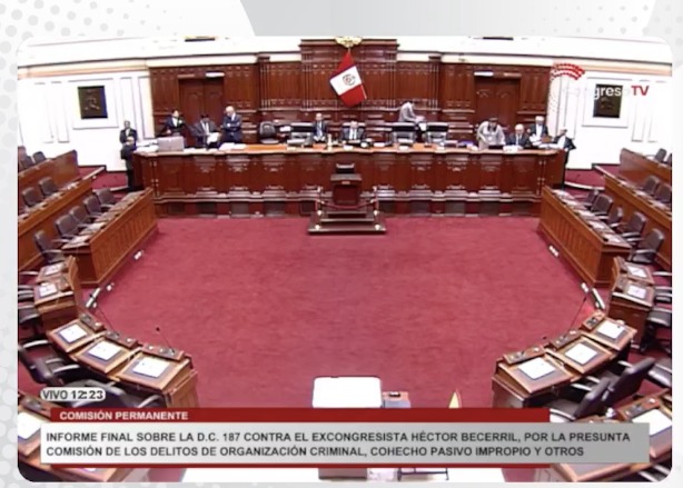Epicentro_TV's tweet photo. 🔴 Con 14 votos a favor, 7 en contra y 3 abstenciones, la Comisión Permanente del Congreso aprobó archivar la denuncia constitucional interpuesta por la exfiscal de la Nación, Zoraida Ávalos Rivera, contra el excongresista  Héctor Becerril Rodríguez, por la presunta comisión de los delitos de organización criminal, cohecho pasivo impropio y tráfico de influencias agravado.