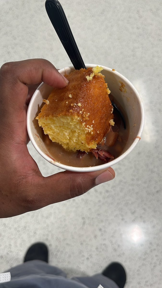 Shout out to my PACU aunty for feeding me pork n beans and corn bread before this big case 😭😭