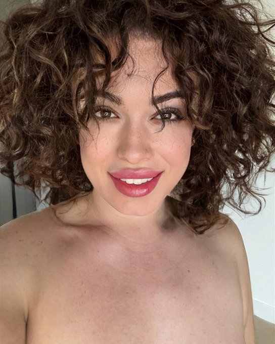Natural hair 🫶🏼 https://t.co/RB1VNnUqou