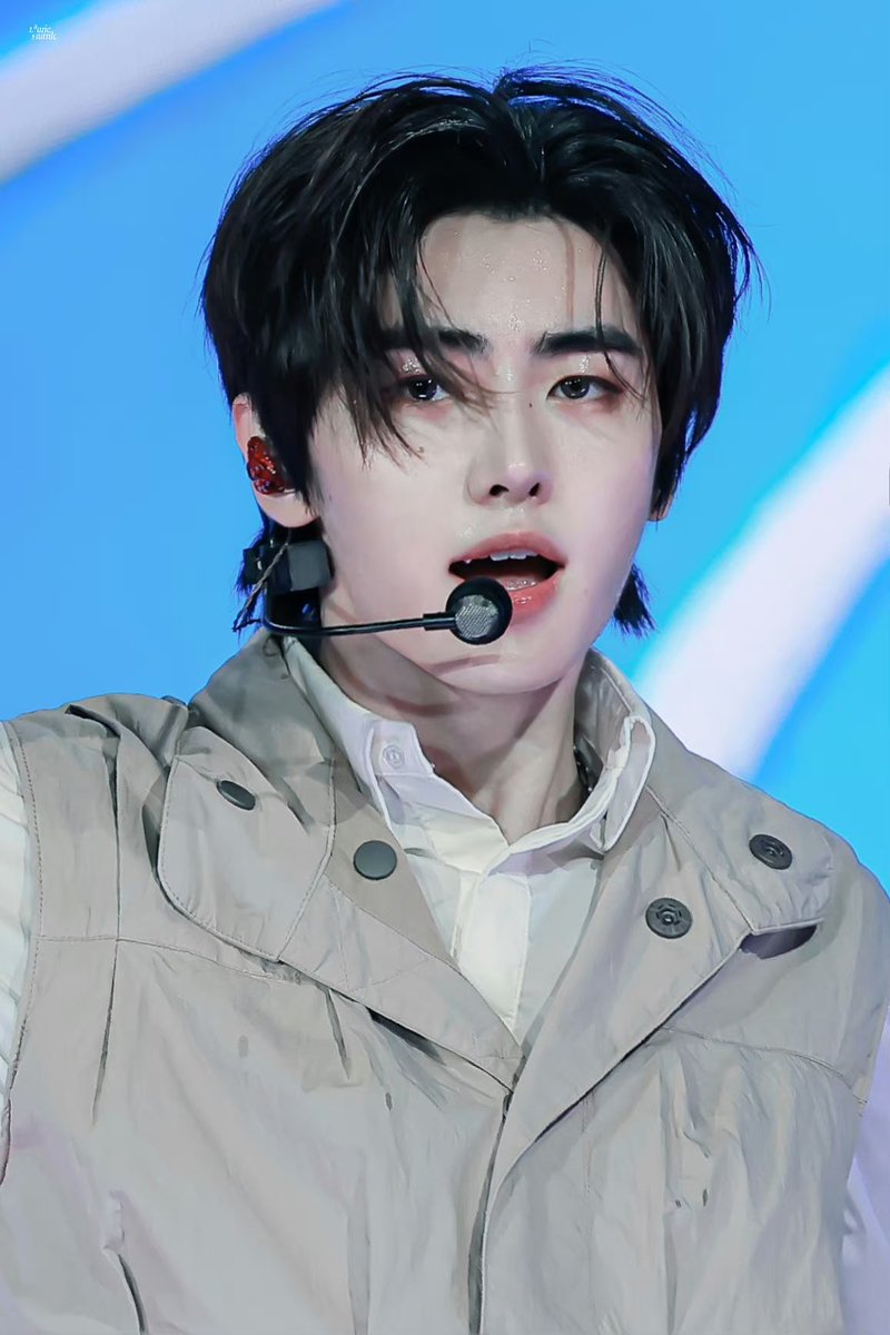 리리 tweet media