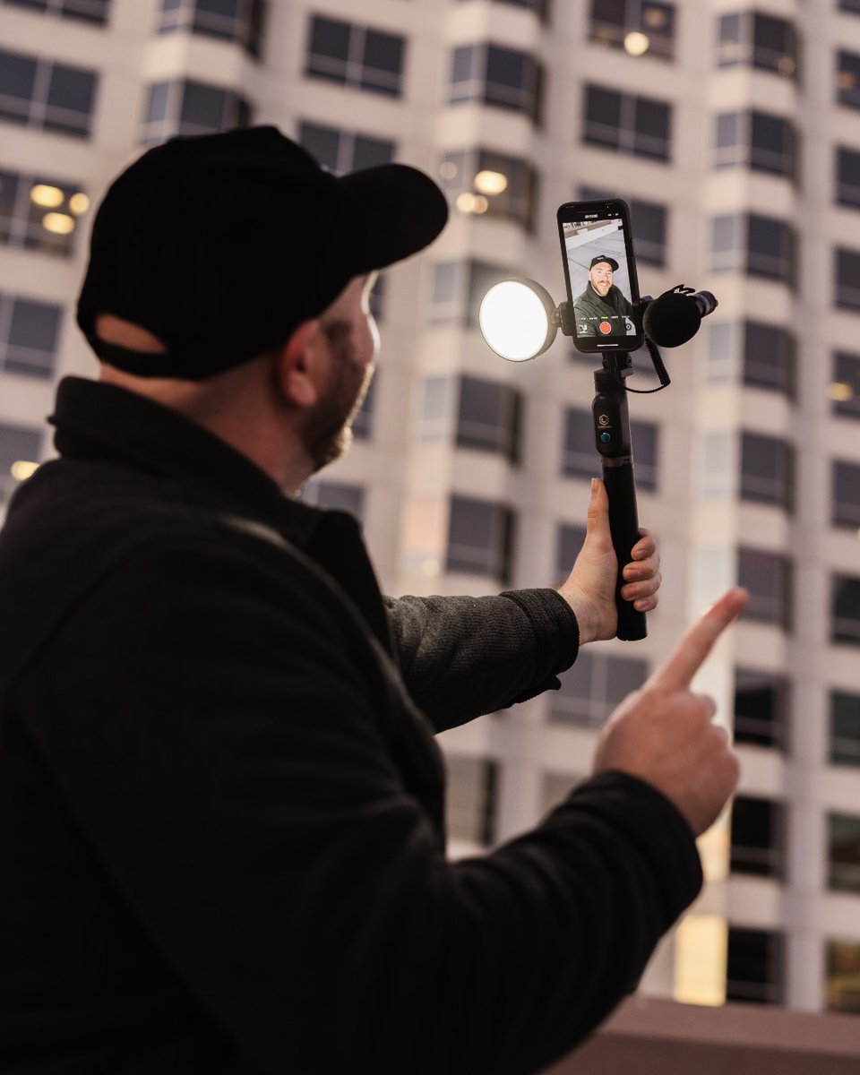 LumeCube's tweet image. Transform your smartphone to be your ultimate creative tool with the Mobile Creator Kit 2.0. Perfect for solo creators or those filming on the go, the kit features a custom carrying case and a convenient remote for hassle-free filming. 

#lumecube #litbylume #mobilecreator