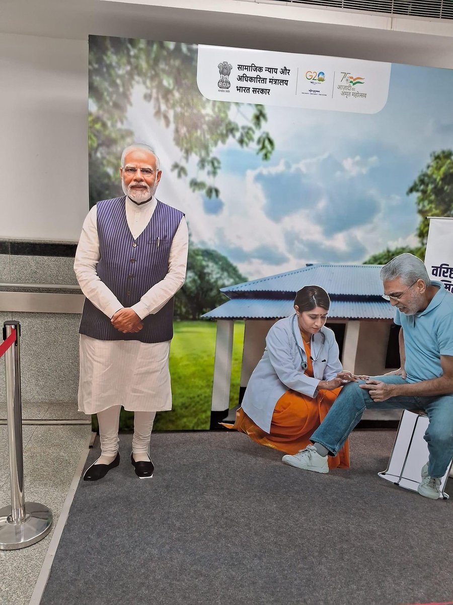 officialpierrot's tweet photo. Look at this man.He has prominently placed his picture at the entrance of National Centre for Ageing, AIIMS, Delhi. I am there at this centre with my 80+ parents for last 7 hours where only one single doctor is treating, since morning, 75 odd ortho patients 1/2 @PMOIndia https://t.co/VNfXpXCrjM