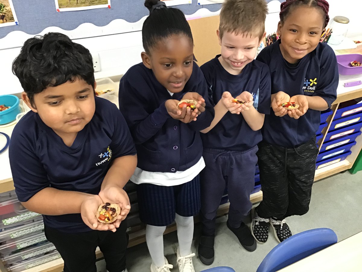 2.1 made cowboy caviar this week. We fine-tuned our chopping and dicing skills and tasted different beans together. Verdict: ‘Tasty, actually!’