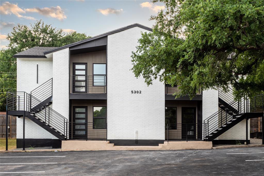 What do Fourplex’s cost in your city?! 

In Austin, we have 17 on the market ranging from $725K - $3.195M 

#austin #austinrealestate #austinrealtor