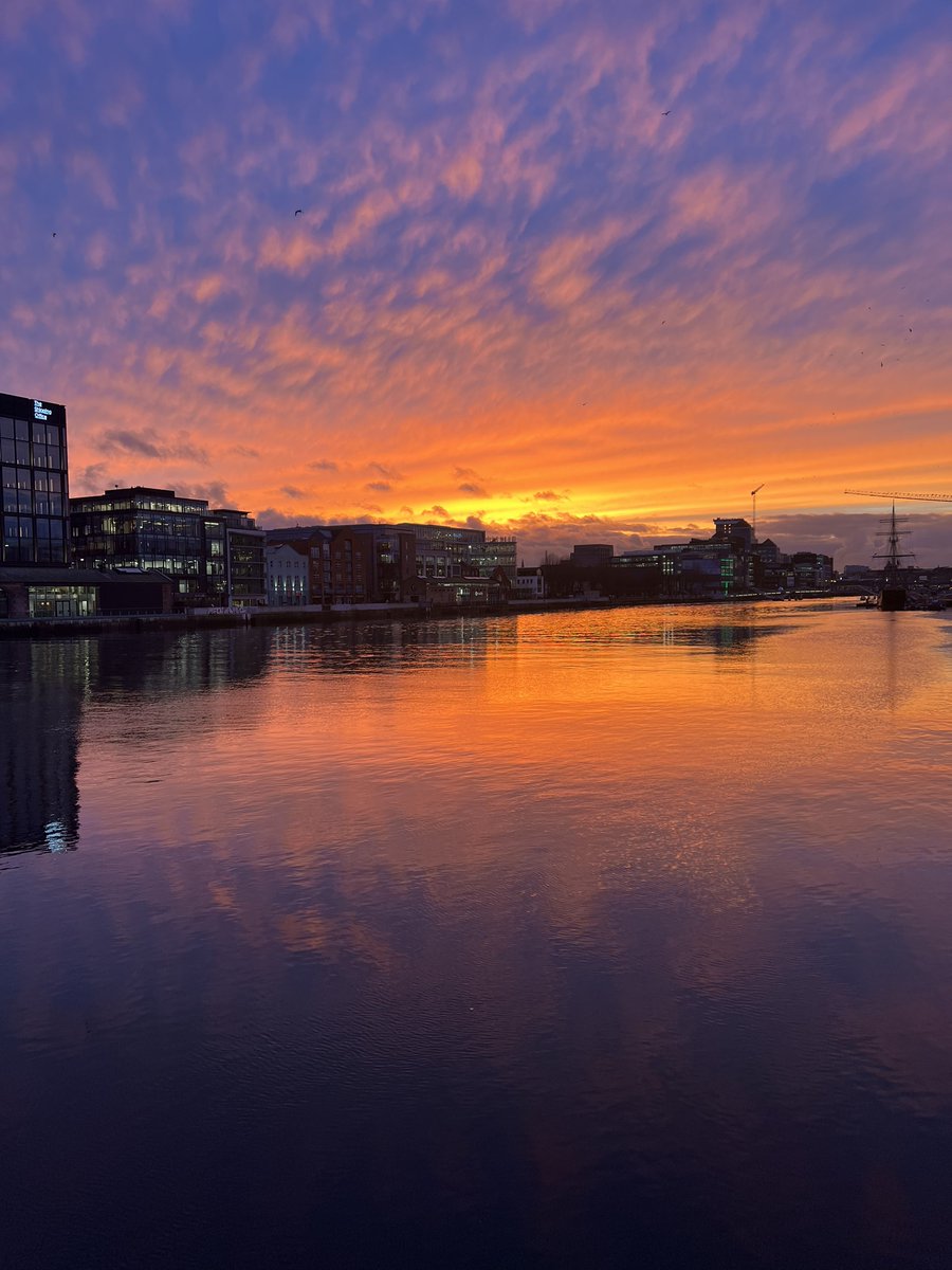 Dublin skies putting on a show for us this evening 🌇