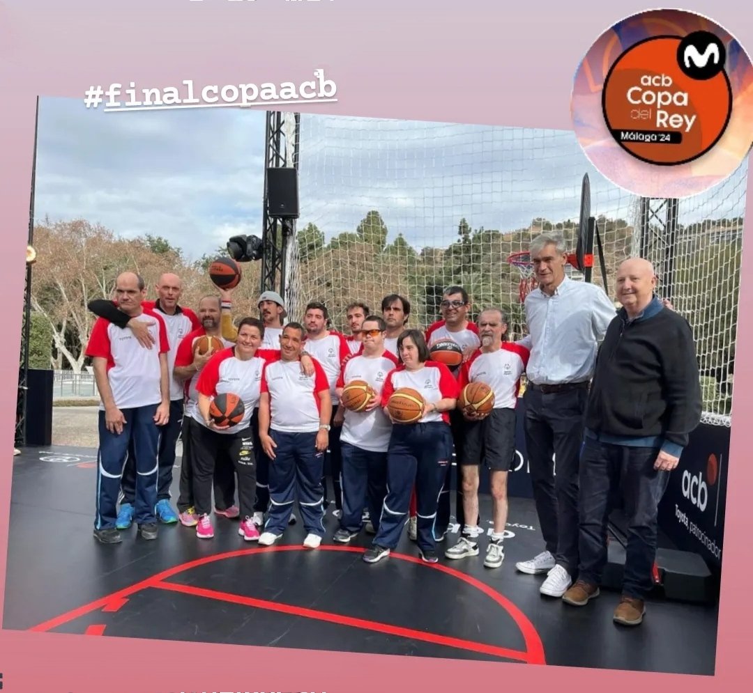 SOANDALUCIA's tweet photo. "Baloncesteando" por Málaga... 😉🏀
Presentes en la #finalcopaacb demostrando que el deporte es para tod@s.
#eligeincluir
#beunified https://t.co/XcJgv1WnhI