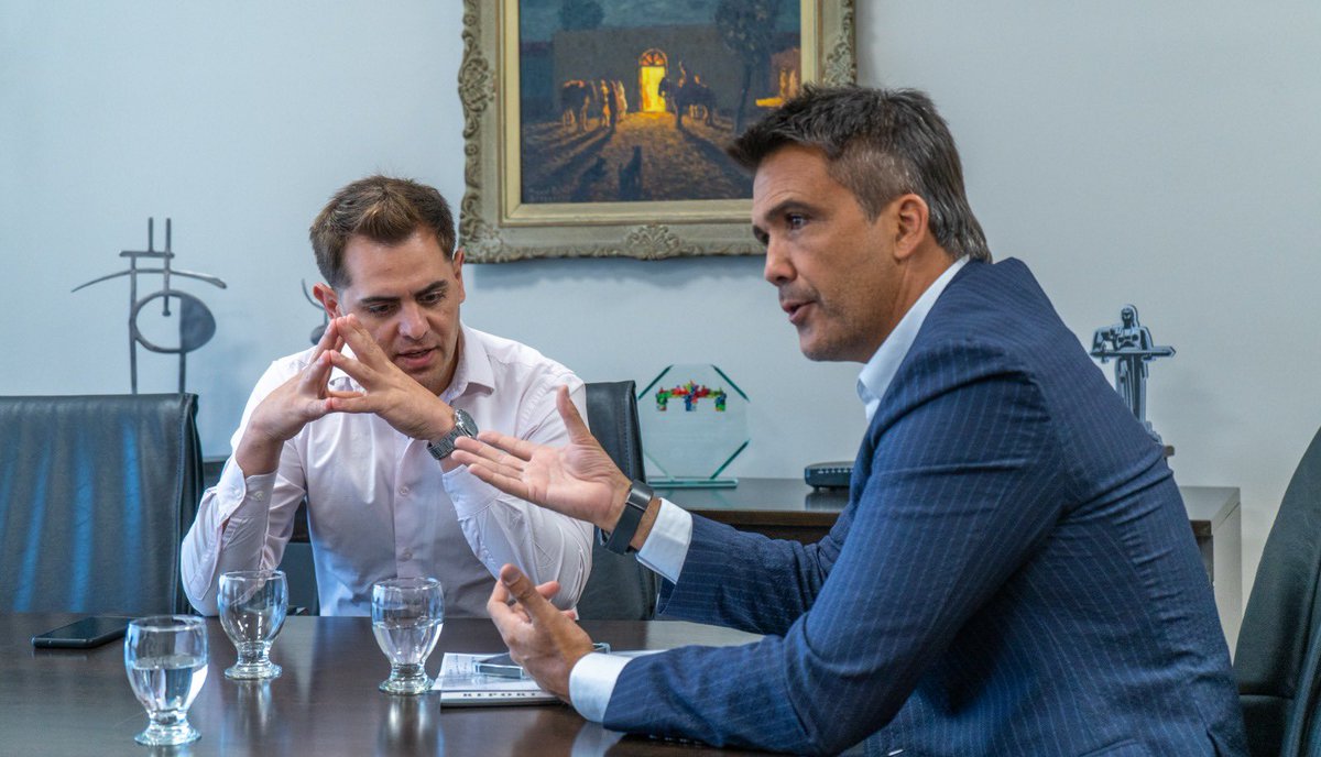 FacuTorresLima's tweet photo. 👥 Recibir y dialogar con intendentes del interior es parte fundamental de nuestra tarea legislativa.
Excelente reunión con Franco Oviedo, intendente de Lozada, para avanzar sobre proyectos en conjunto con el @gobdecordoba.

#SeguimosHaciendo https://t.co/PipYNjPyEM