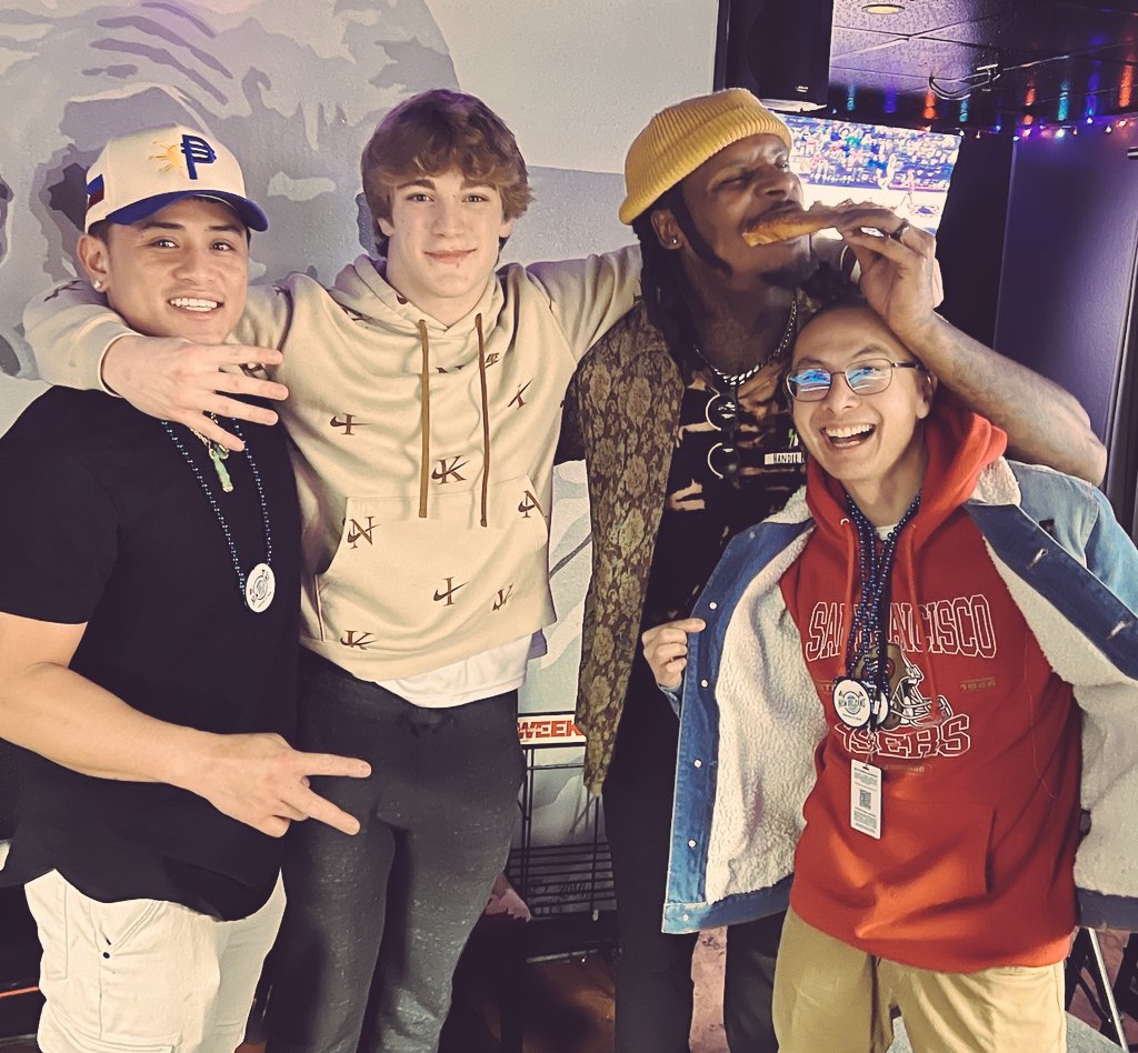 𝕊𝕥𝕖𝕧𝕚𝕖 Styles (@steviejohnson13) on Twitter photo Take us back to <a href="/nakedcitylv/">Naked City Pizza</a> 🍕
I heard they've opened a second location I billieve in Amherst! <a href="/RobGillette07/">Rob Gillette</a> #BillsBackersLV Take us back to <a href="/nakedcitylv/">Naked City Pizza</a> 🍕
I heard they've opened a second location I billieve in Amherst! <a href="/RobGillette07/">Rob Gillette</a> #BillsBackersLV