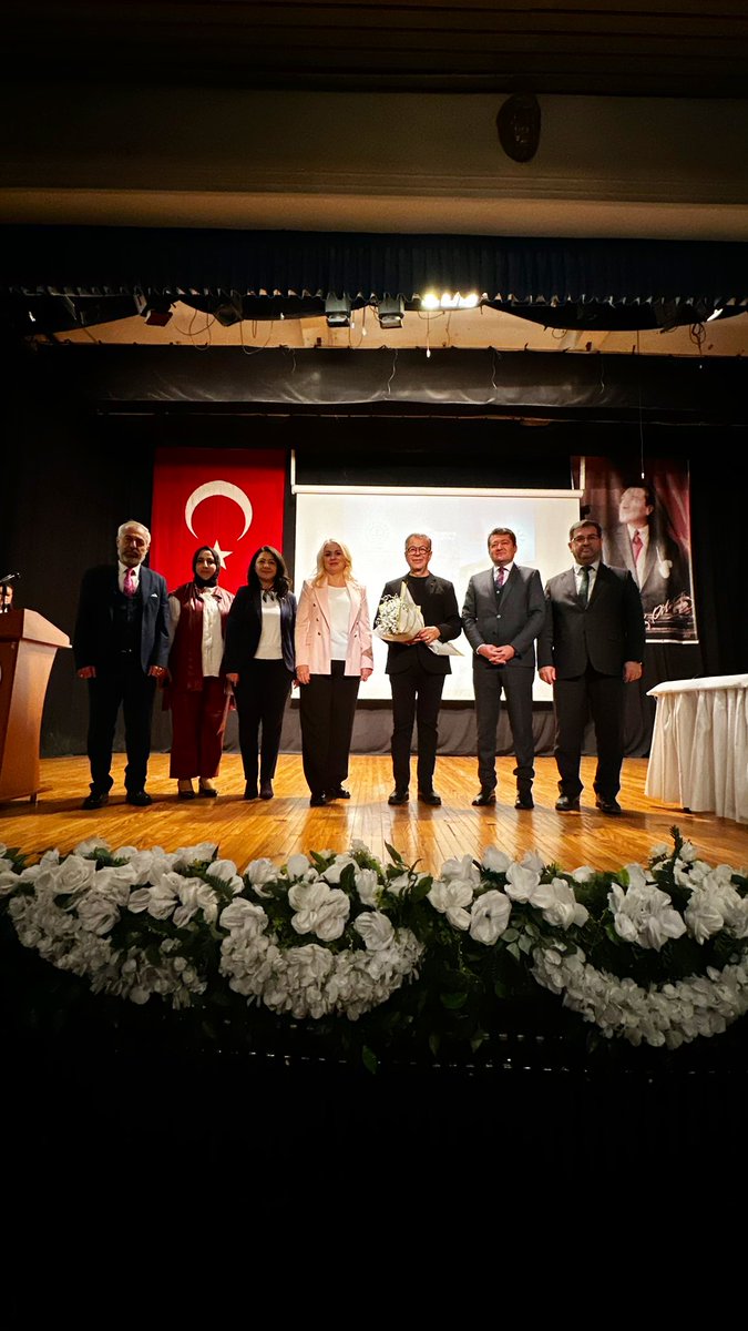 SenemAlty's tweet photo. #DilimizinZenginlikleri#proje @izmirsohkaihl de #ProfDrŞerifAliBozkaplan#konferans# #BakanDanışmanımız#ArzuGünaydın##KonakMEMMüdürü#SerdalŞimşek#katılımlarıyla @tcmeb 
@meb_dinogretimi 
@izmirdinogretim
@OguzDomeke
@dr_yusufyilmaz
@drahmetisleyen @serdalsimsek43  @HaydarBekiroglu https://t.co/yMPWIC99Ri