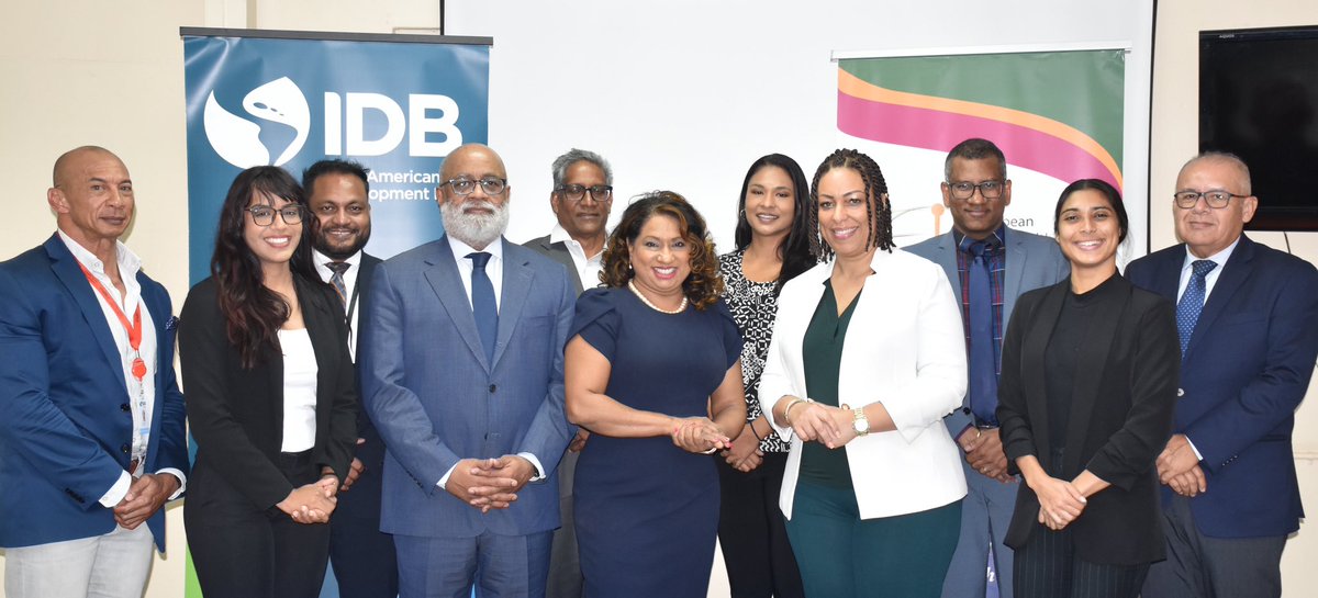 indar_lisa's tweet photo. Delighted to be part of the #CARPHA team who welcomed #Caribbean Country Department General Manager of the Inter-American Development Bank Group, Mr. Anton Edmunds, for a courtesy visit to discuss the #PandemicFund  RG-T4387 Project.
#pandemicprevention #PublicHealth https://t.co/jDKrdpzihb