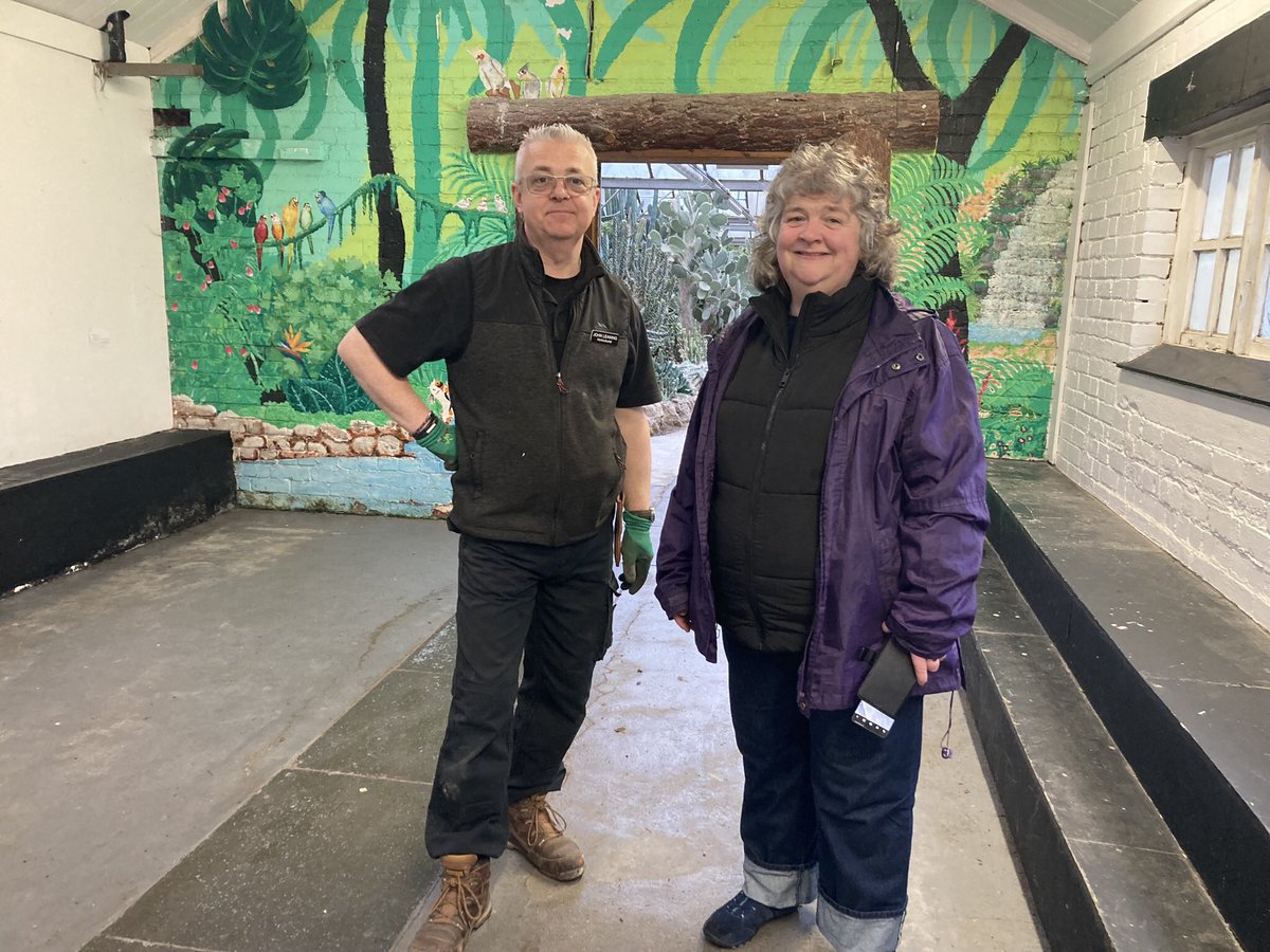 It was our Green Superheroes Clean Up and Chat with @TheF4LGroup @MCCWythenshawe Park today. We had a great chat beforehand at the Courtyard cafe. Afterwards, we had a tour of the amazing work @BlossomMcr have done at the greenhouses @gmenvfund @suezUK @recycle4gm #LitterHeroes