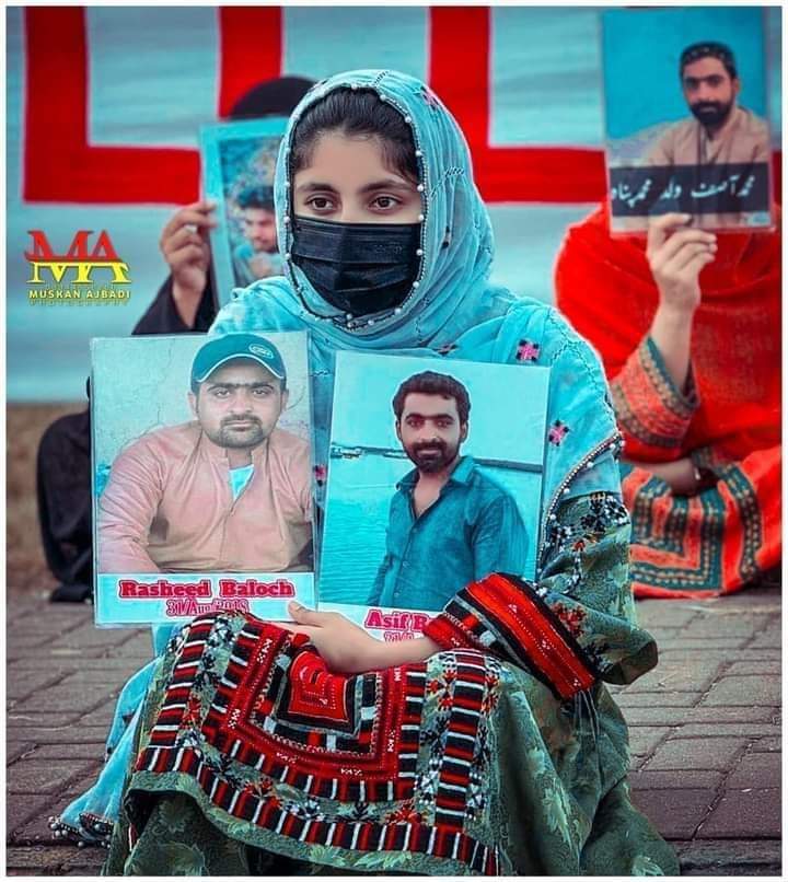 Zubair_baloch95's tweet photo. آصف اور رشید کی جبری گمشدگی کے خلاف سا��رہ بلوچ پچھلے چھ سالوں سے سڑکوں پر دربدری کی ٹھوکریں کہا رہا ہے خدارا اس خاندان کو اس درد سے نکالنے میں اپنا کردار ادا کریں
 #ReleaseAsifAndRasheed
@sairabaluch_ @ImaanZHazir @VeengasJ https://t.co/e8k4pOif3l