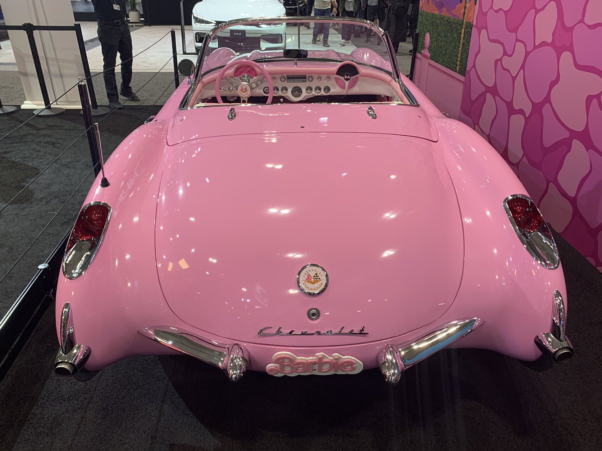 drivingdotca's tweet photo. I’m just ‘Vette #autoshowCA #Torontoautoshow https://t.co/xc6WNglu8R