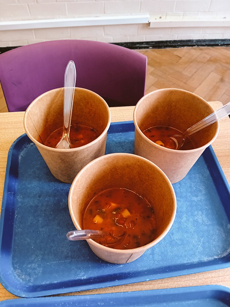 Spent today visiting some excellent South London holiday provision in Croydon + Lambeth. Partnerships w/ community kitchens + schools, YP leading prep + service of lunch, art sport + employability sessions. Caring skilled staff/vols. Inspiring environments #KitchenSocial