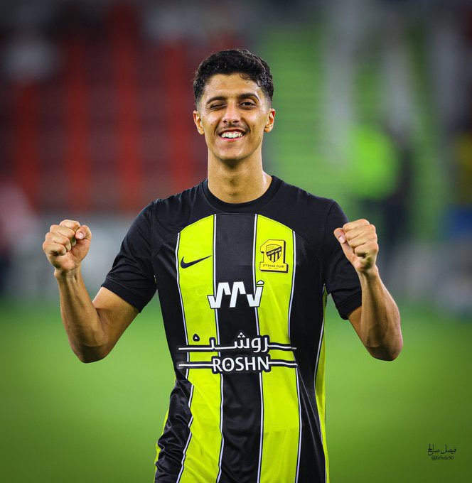 🚨🎁 #هدايا_الويكند:

- سحب على تيشيرت موقع من احمد حجازي ✍️

- سحب على تيشيرت موقع من نغولو كانتي ✍️

- سحب على تيشيرت موقع من فيصل الغامدي ✍️

• مبلغ مالي لـ3 فائزين 💛

🔁 رتويت للتغريدة وبنختار من المنشن