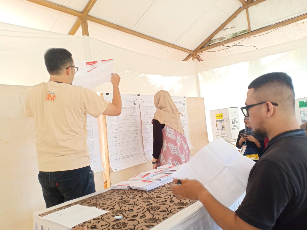 sausaann's tweet photo. kerja terlama akuu, 19 jam dlm sehari😂 https://t.co/4mHjMUZtvH