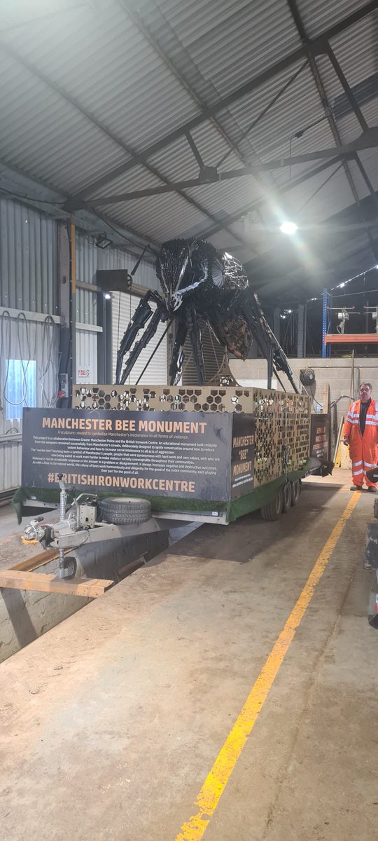 The Bee has buzzed in to Gloucestershire tonight! - oh so excited to see it arrive it Kings Sq in Gloucester tomorrow morning! @HollieGazzardT @GloucesterBID @GlosCathedral @NettlGlosChelt @EamonnMcGurk @CrimestoppersUK @Glos_Police @GlosLiveOnline #BeeFearlessGloucester