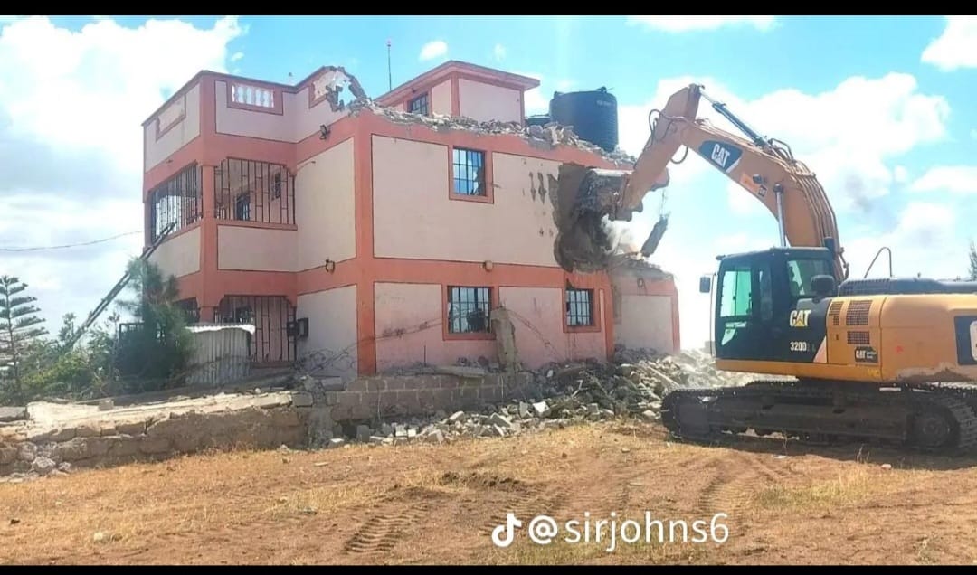 It is now illegal to build in our own country.  All the so called and real warvets can you take back the country to where it was. Tichaisunungura isu. What we are witnessing is worse than you purport to have been done by smith.#zanupfmustgo