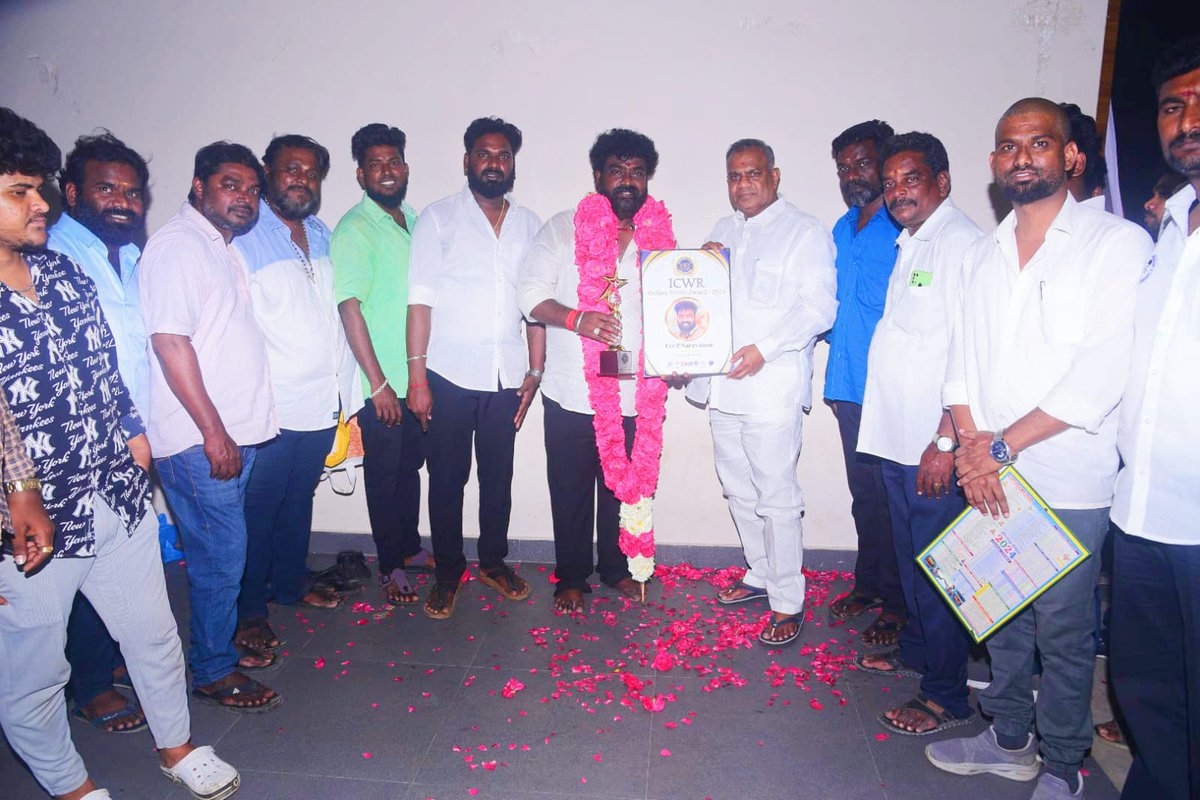 Vijaijai_officl's tweet photo. தமிழக வெற்றி கழகத்தின் தலைவர்
தளபதி விஜய் அண்ணன் அவர்கள் ஆசிகளுடன்
சிறந்த சமூக சேவகருக்கான #GoldenIconicAward_2024 விருது வழங்கிய #ICWR க்கு எனது நெஞ்சார்ந்த நன்றிகள்! இன்னும் மக்கள் பணிகளை சிறப்பாக செய்திட இந்த விருதை https://t.co/BRqxSHupVP