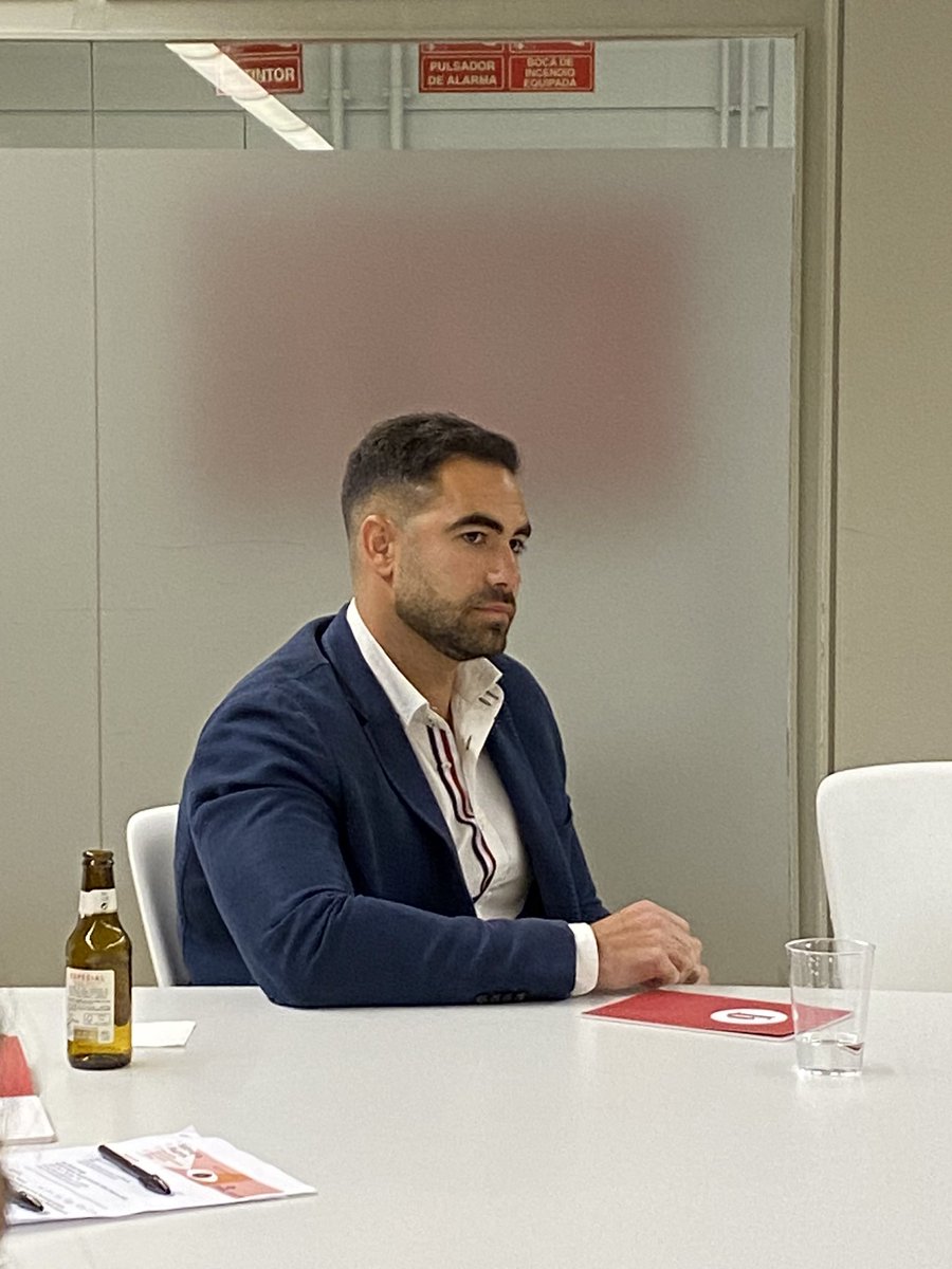 BlanquernaFPCEE's tweet photo. 🔛Moment de reflexionar sobre la trajectòria dels Alumni un cop finalitzat el seu pas per la Facultat. #diàlegsambeldegà #excellènciaésfutur https://t.co/ZWCqDMwlXx
