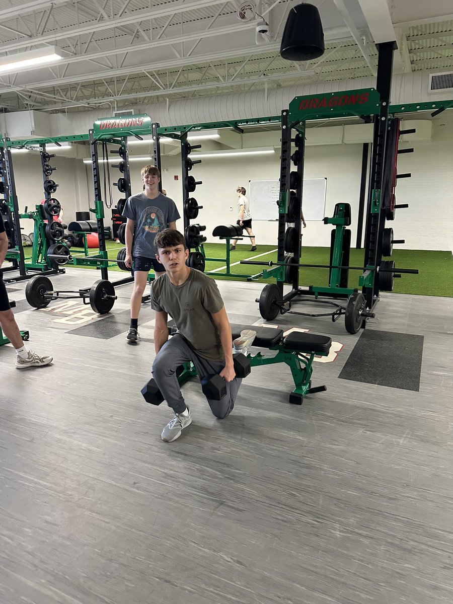 MBWeights's tweet image. 5th hour weights with some Heavy RFESS. 4 x 2! #ClockIn #MBWeights